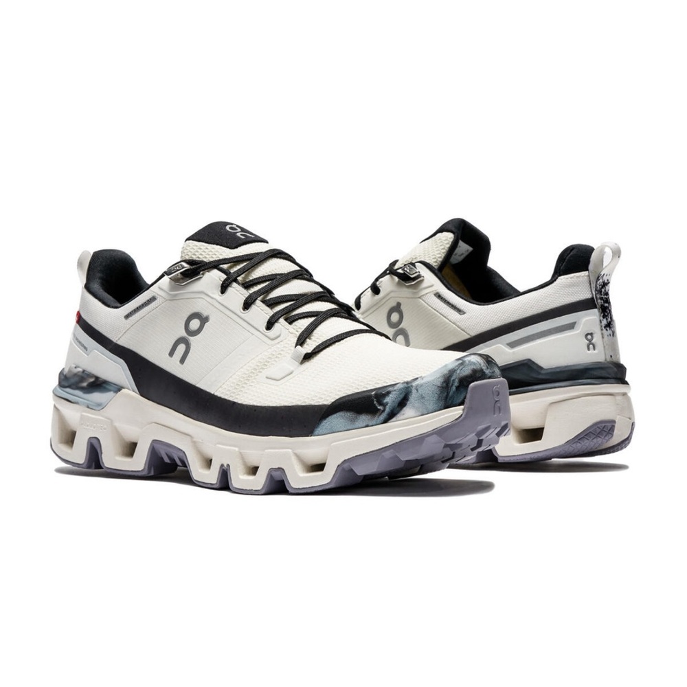 ON Running Cloudwander Waterproof Never worn New without Box